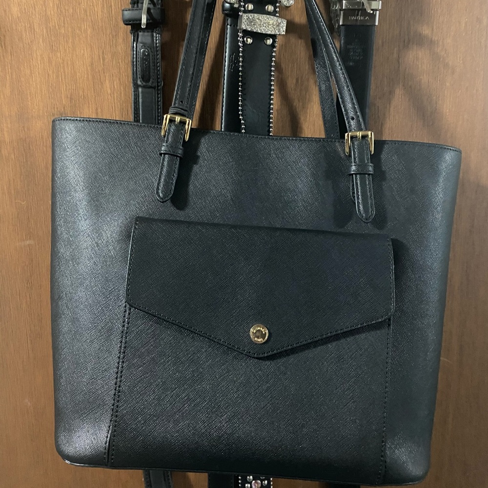 Michael Kors like new no stains or rips black tote